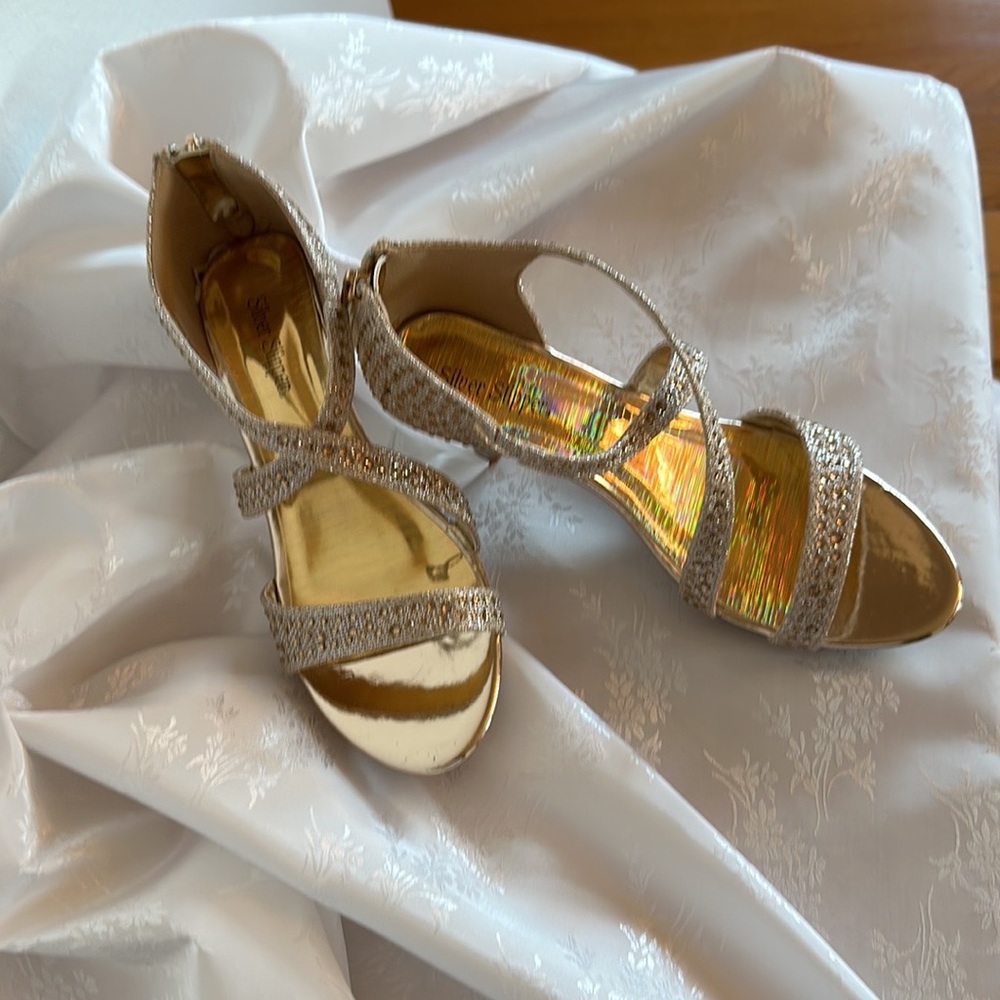New Sparkling Gold Sandal Heels Size 5 M (Big Girls)